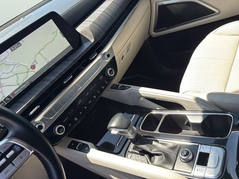 Used 2024 Kia Telluride EX w/ EX Captain's Chair Package FWD image 20