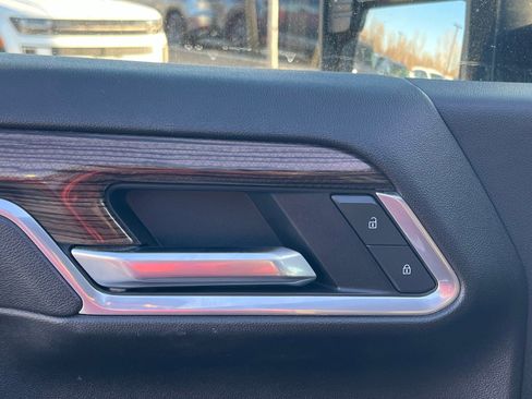 Used 2025 Chevrolet Silverado 2500 LT w/ Convenience Package image 22