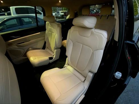 Used 2022 Jeep Grand Cherokee L Limited image 20