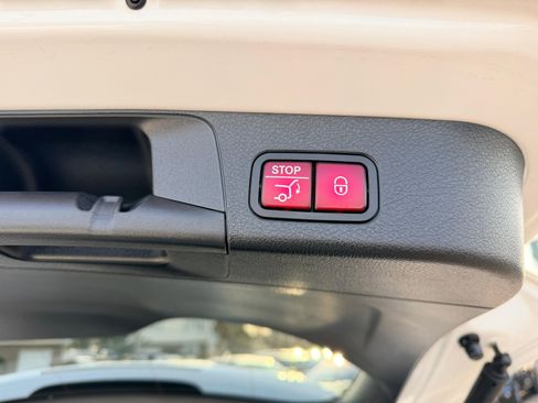 Used 2020 Mercedes-Benz GLB 250 4MATIC image 16