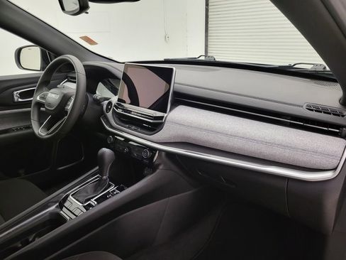 Used 2023 Jeep Compass Sport image 34