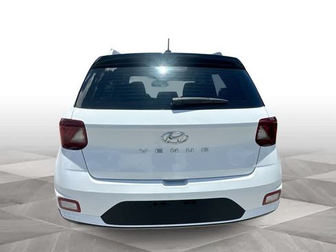 Used 2024 Hyundai Venue Limited FWD image 7