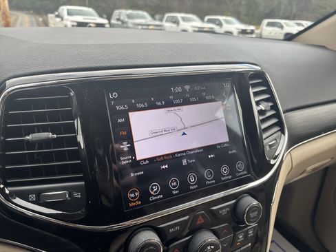 Used 2020 Jeep Grand Cherokee Limited image 16