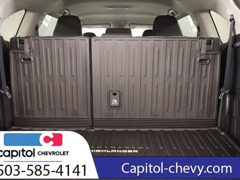 Used 2022 Toyota Highlander LE AWD/4WD image 27