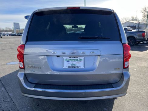 Used 2018 Dodge Grand Caravan SE w/ UConnect Hands-Free Group image 5