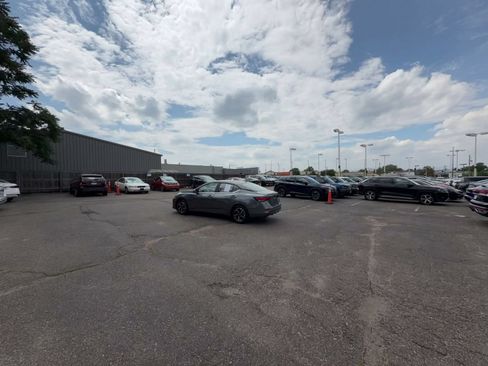 Used 2025 Nissan Sentra SV FWD image 15