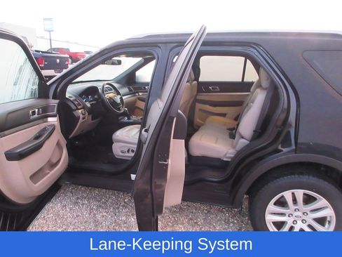 Used 2018 Ford Explorer XLT w/ Equipment Group 202A image 5