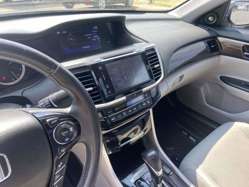 Used 2016 Honda Accord Touring image 17