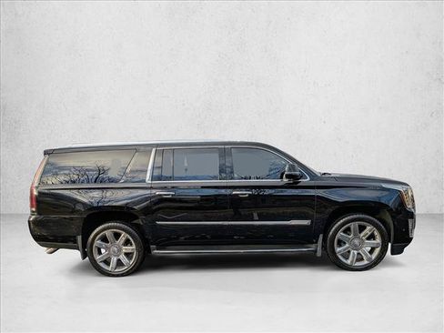 Used 2017 Cadillac Escalade ESV Luxury image 4