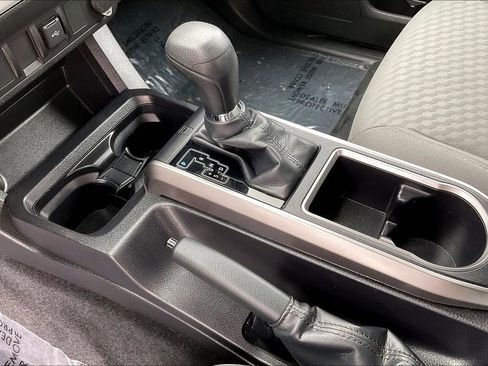 Used 2022 Toyota Tacoma SR5 w/ SR5 Appearance Package (SM) AWD/4WD image 15
