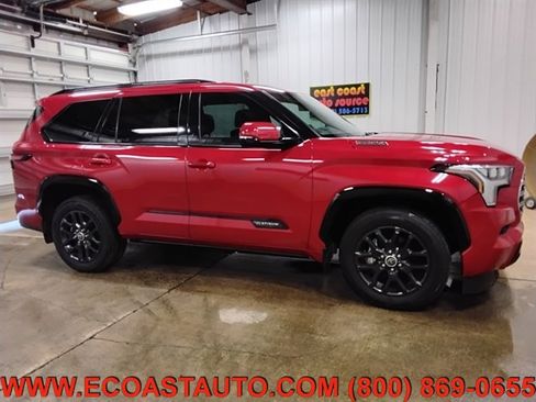 Used 2023 Toyota Sequoia Platinum image 2