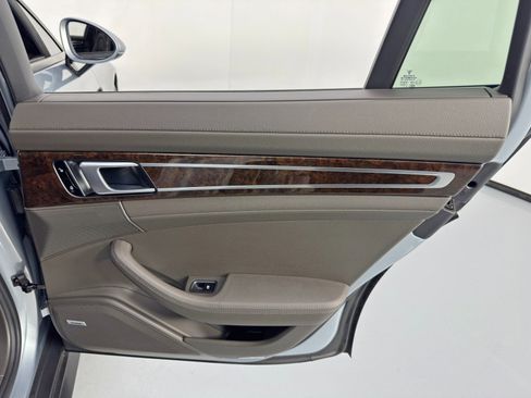 Used 2018 Porsche Panamera 4 image 47