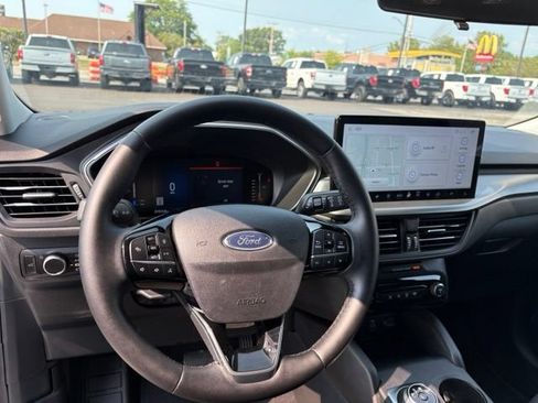 Used 2024 Ford Escape Active w/ Tech Pack #1 AWD/4WD image 3