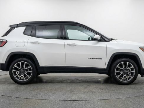 Used 2025 Jeep Compass Trailhawk AWD/4WD image 11