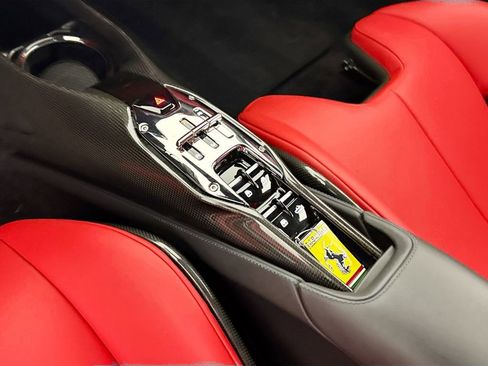 Used 2023 Ferrari SF90 Spider image 17