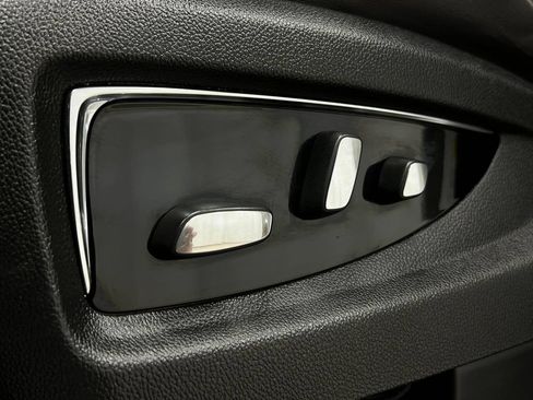 Used 2017 Cadillac Escalade Luxury AWD/4WD image 19