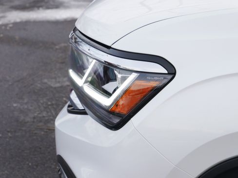 Certified 2022 Volkswagen Atlas Cross Sport SEL Premium R-Line image 16