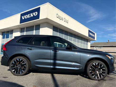 New 2026 Volvo XC60 B5 Ultra w/ Protection Package Premier image 2