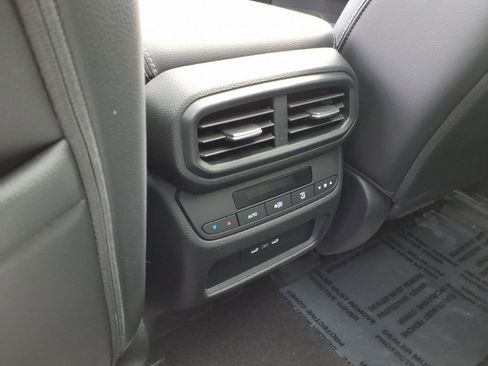 Certified 2024 Honda Pilot Touring image 7