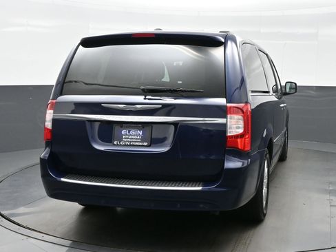 Used 2012 Chrysler Town & Country Touring-L w/ Entertainment Group #2 FWD image 5
