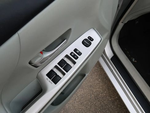 Used 2012 Toyota Prius V Five FWD image 16