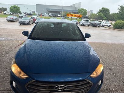 Used 2017 Hyundai Elantra Limited w/ Limited Tech Package 04