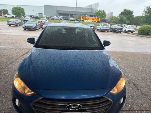 Used 2017 Hyundai Elantra Limited w/ Limited Tech Package 04 FWD image 1