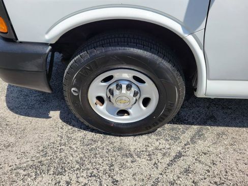 Used 2011 Chevrolet Express 3500 Extended RWD image 13
