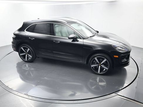 Certified 2025 Porsche Macan AWD/4WD image 42