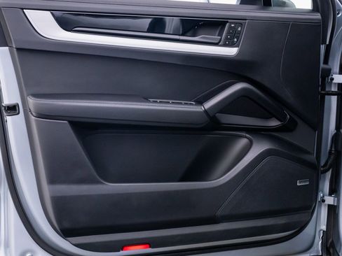 Certified 2025 Porsche Cayenne Coupe AWD/4WD image 14