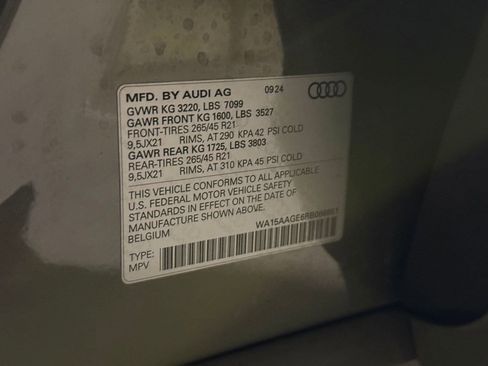 Used 2024 Audi Q8 e-tron Premium Plus w/ Premium Plus Package image 19