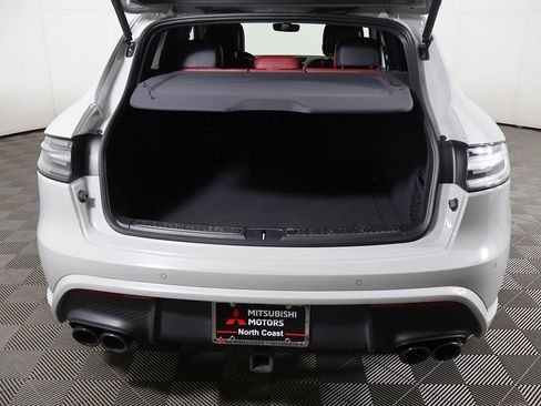 Used 2023 Porsche Macan S AWD/4WD image 17