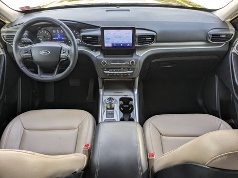 Used 2020 Ford Explorer XLT w/ Equipment Group 202A image 19