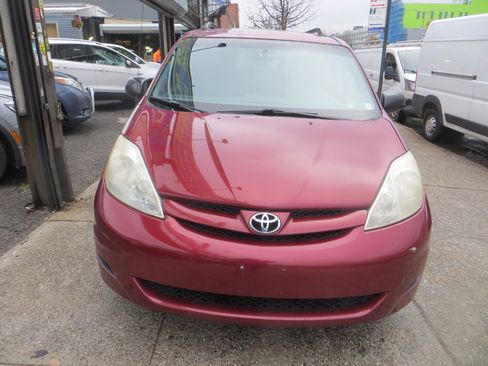 Used 2007 Toyota Sienna LE image 2