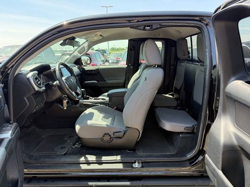 Used 2022 Toyota Tacoma SR5 w/ SR5 Appearance Package (SM) image 7