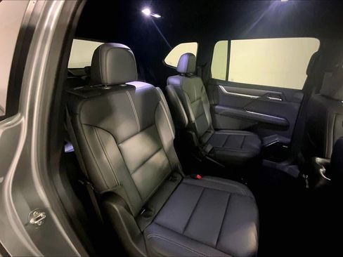 Used 2026 GMC Acadia Elevation w/ Elevation Premium Package FWD image 23