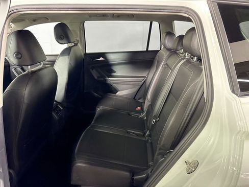 Used 2018 Volkswagen Tiguan SE w/ Panoramic Sunroof Package image 20