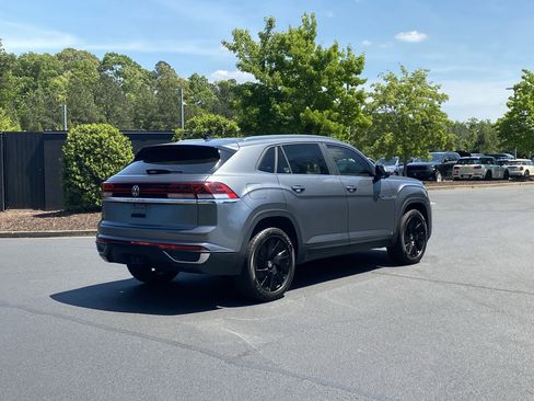 Used 2024 Volkswagen Atlas Cross Sport SE w/ Panoramic Sunroof Package image 3