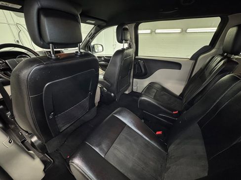 Used 2019 Dodge Grand Caravan SXT FWD image 22