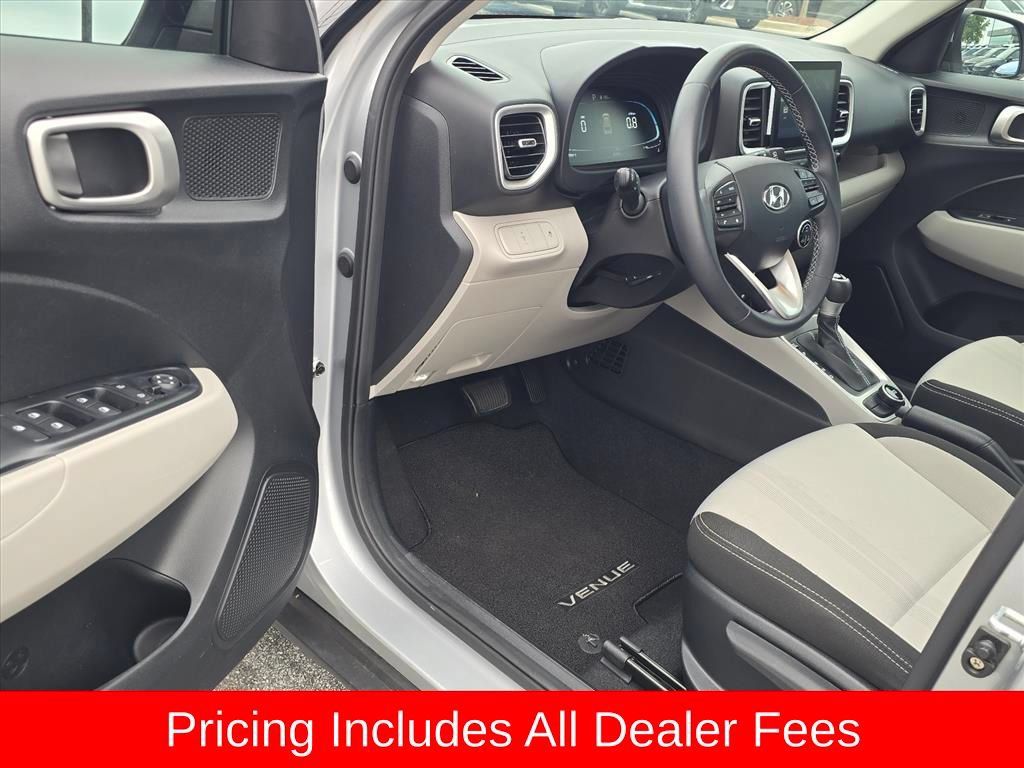 Certified 2023 Hyundai Venue SEL FWD image 9