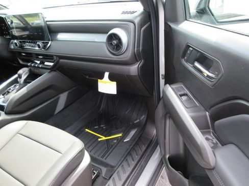 New 2026 Chevrolet Colorado LT w/ LT Convenience Package AWD/4WD image 18