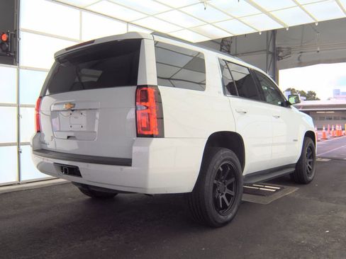 Used 2019 Chevrolet Tahoe LT w/ Luxury Package AWD/4WD image 2