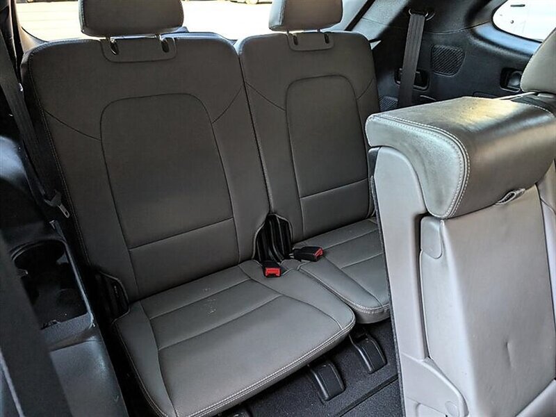 Used 2017 Hyundai Santa Fe FWD image 31