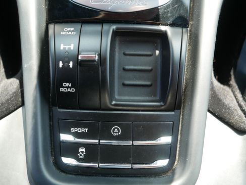 Used 2014 Porsche Cayenne Platinum Edition AWD/4WD image 30