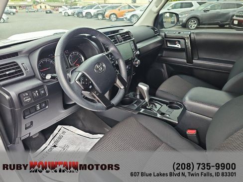 Used 2022 Toyota 4Runner TRD Off-Road AWD/4WD image 13
