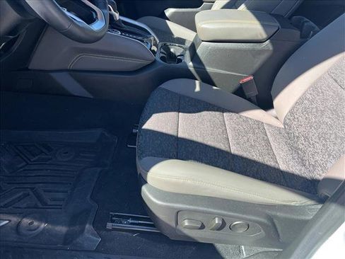 Used 2024 Chevrolet Colorado ZR2 w/ Technology Package image 10