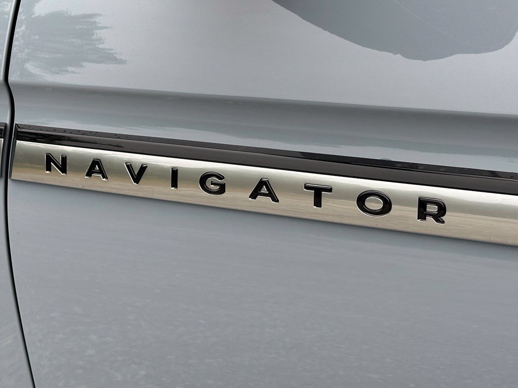 New 2027 Lincoln Navigator Premiere AWD/4WD image 28
