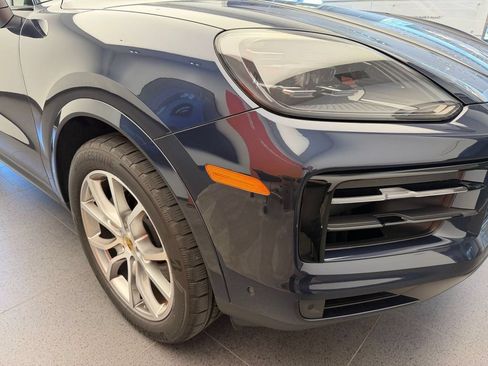 Used 2024 Porsche Cayenne AWD/4WD image 26