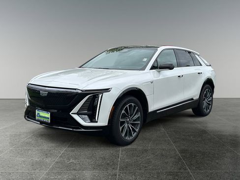 Used 2025 Cadillac Lyriq Sport AWD/4WD image 3