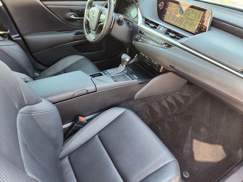 Used 2020 Lexus ES 300h w/ Premium Package image 16